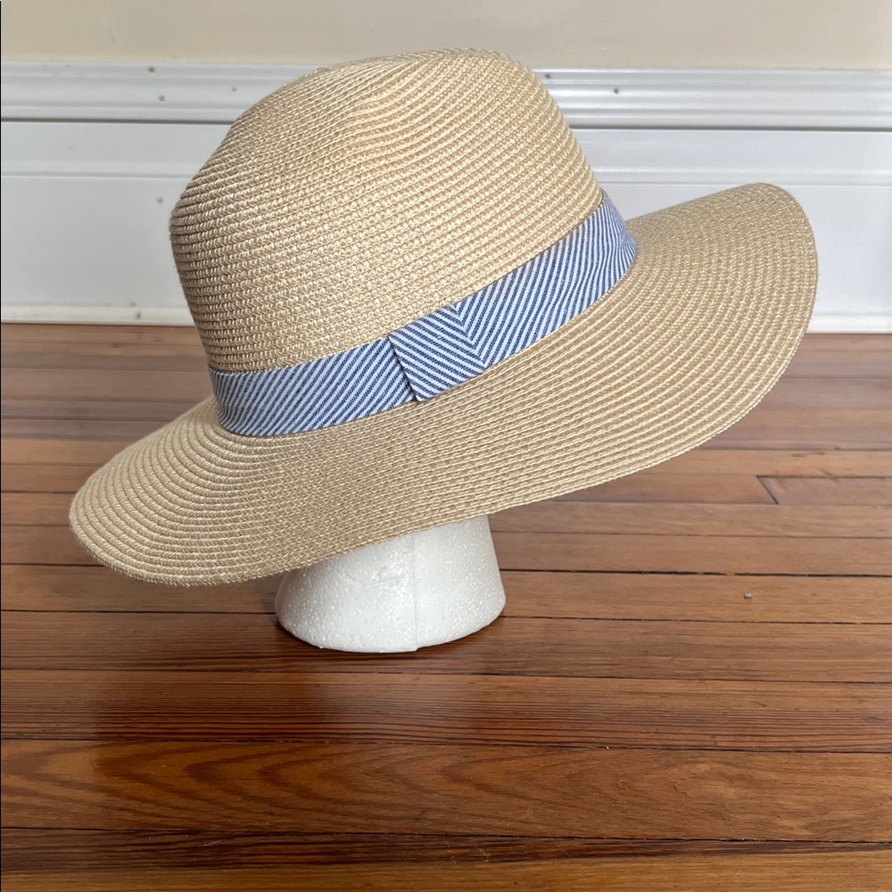 Banana Republic Classic Preppy Straw Vacation Sun Hat | Striped Seersucker Band - Picture 6 of 8